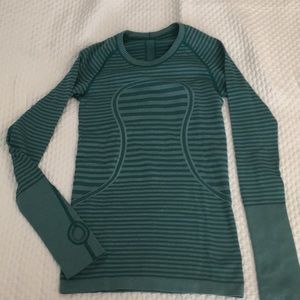 Lululemon long-sleeve fitted top